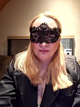 MaskedQueen77 online show from 01/18/26, 03:49