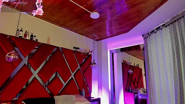 Snapshot of Lucia_24x chatting on 03/06/26, 12:12 Lucia 24x online show from 03/06/26, 12:12