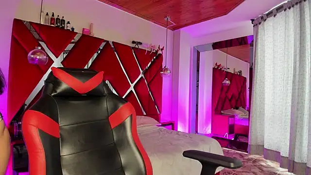 Snapshot of Lucia_24x chatting on 03/20/26, 01:16 Lucia 24x online show from 03/20/26, 01:16