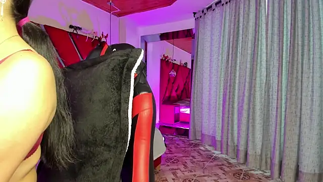 Snapshot of Lucia_24x chatting on 03/21/26, 11:37 Lucia 24x online show from 03/21/26, 11:37