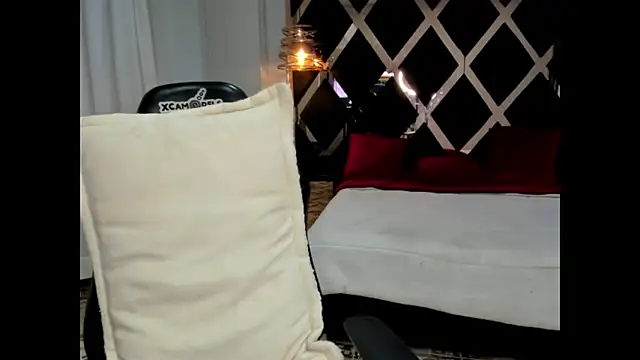 Snapshot of Lucia_24x chatting on 03/27/26, 01:33 Lucia 24x online show from 03/27/26, 01:33