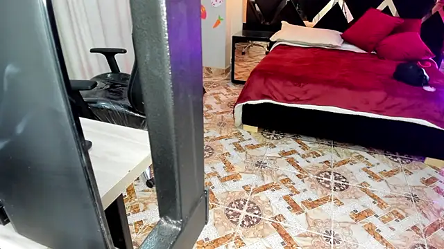 Snapshot of Lucia_24x chatting on 04/04/26, 01:19 Lucia 24x online show from 04/04/26, 01:19