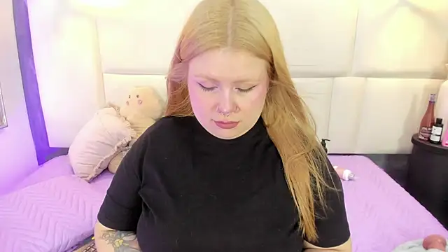 Snapshot of Martina_armos chatting on 04/17/26, 01:03 Martina armos online show from 04/17/26, 01:03