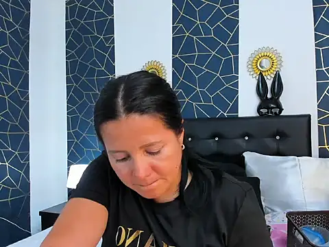 Snapshot of KikyNaughty chatting on 02/17/26, 08:37 KikyNaughty online show from 02/17/26, 08:37