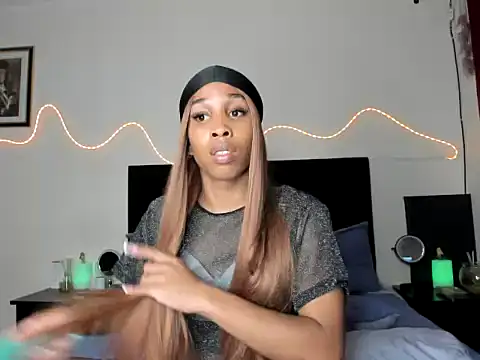 Snapshot of YourDreamReal chatting on 02/06/26, 01:10 YourDreamReal online show from 02/06/26, 01:10