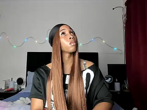 Snapshot of YourDreamReal chatting on 02/11/26, 03:33 YourDreamReal online show from 02/11/26, 03:33