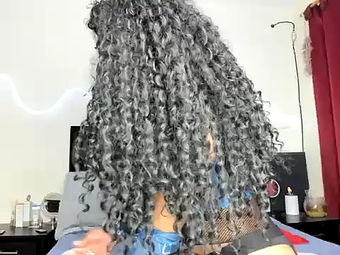 Snapshot of YourDreamReal chatting on 02/16/26, 11:34 YourDreamReal online show from 02/16/26, 11:34