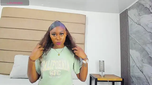 Snapshot of ely_brown_ chatting on 04/06/26, 05:30 ely brown online show from 04/06/26, 05:30