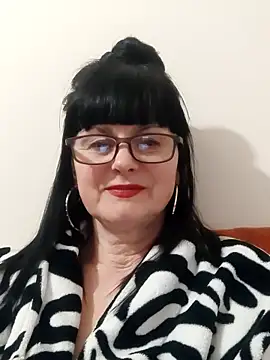 Snapshot of AliceSwan57 chatting on 04/13/26, 05:07 AliceSwan57 online show from 04/13/26, 05:07