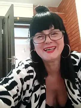 Snapshot of AliceSwan57 chatting on 04/18/26, 03:38 AliceSwan57 online show from 04/18/26, 03:38