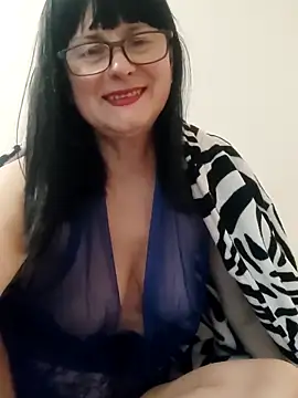 Snapshot of AliceSwan57 chatting on 04/21/26, 06:44 AliceSwan57 online show from 04/21/26, 06:44