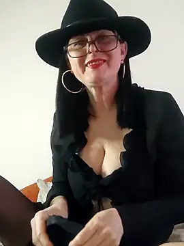 Snapshot of AliceSwan57 chatting on 04/24/26, 03:42 AliceSwan57 online show from 04/24/26, 03:42