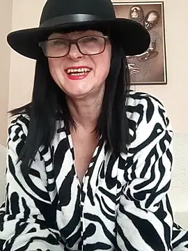 Snapshot of AliceSwan57 chatting on 04/26/26, 12:36 AliceSwan57 online show from 04/26/26, 12:36