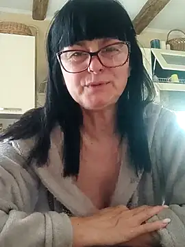 Snapshot of AliceSwan57 chatting on 05/22/26, 04:41 AliceSwan57 online show from 05/22/26, 04:41