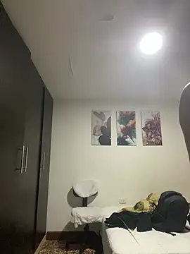 Snapshot of JuliaaVega chatting on 03/05/26, 11:28 JuliaaVega online show from 03/05/26, 11:28