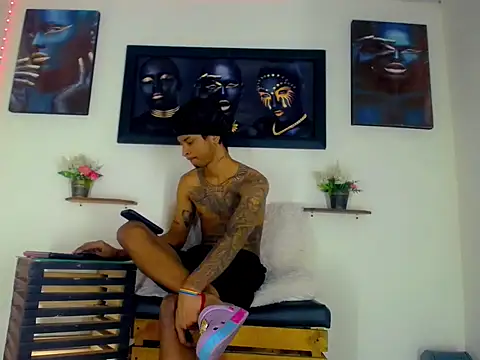 Snapshot of Tatoo_Noah chatting on 03/25/26, 01:17 Tatoo Noah online show from 03/25/26, 01:17