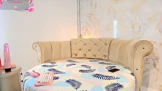 Snapshot of tifanibrown chatting on 02/09/26, 01:15 tifanibrown online show from 02/09/26, 01:15