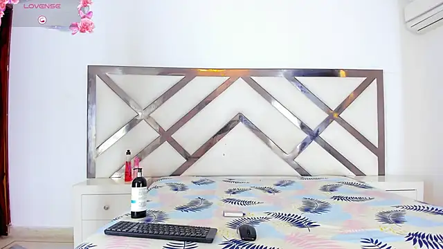 Snapshot of tifanibrown chatting on 02/17/26, 01:51 tifanibrown online show from 02/17/26, 01:51