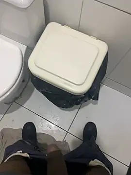 Snapshot of hudson19cm chatting on 04/23/26, 07:27 hudson19cm online show from 04/23/26, 07:27