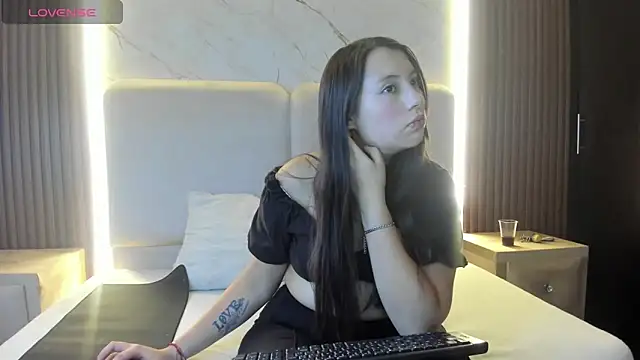 Snapshot of PalomaAguilarx69 chatting on 03/14/26, 02:17 PalomaAguilarx69 online show from 03/14/26, 02:17