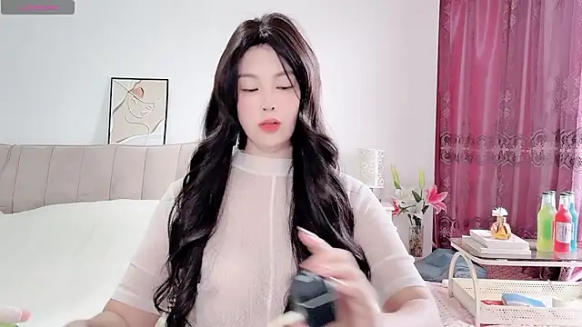 Snapshot of 10ve1y chatting on 04/06/26, 12:41 10ve1y online show from 04/06/26, 12:41