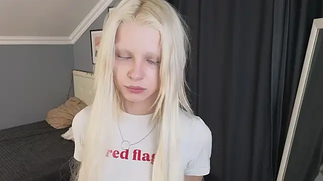 Snapshot of Naomi_Demio chatting on 03/12/26, 12:11 Naomi Demio online show from 03/12/26, 12:11