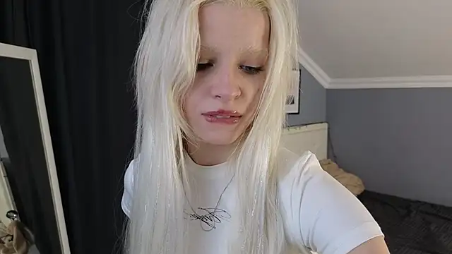 Snapshot of Naomi_Demio chatting on 03/13/26, 12:12 Naomi Demio online show from 03/13/26, 12:12