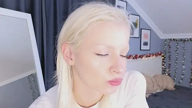 Snapshot of Naomi_Demio chatting on 04/11/26, 12:20 Naomi Demio online show from 04/11/26, 12:20