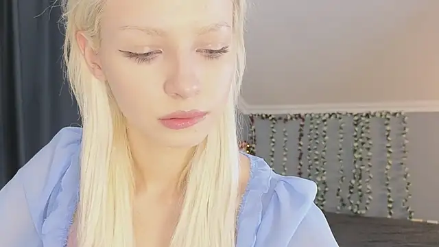 Snapshot of Naomi_Demio chatting on 04/18/26, 12:42 Naomi Demio online show from 04/18/26, 12:42