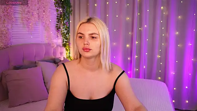 AmeliaWeells online show from 05/04/26, 03:57