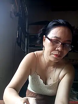 Snapshot of Nuna_689 chatting on 04/18/26, 03:54 Nuna 689 online show from 04/18/26, 03:54