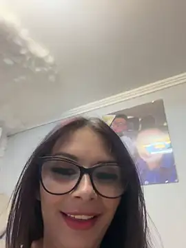 Snapshot of HiddendesireXO01 chatting on 06/27/26, 07:41 HiddendesireXO01 online show from 06/27/26, 07:41