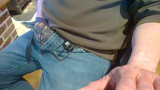 Snapshot of ludowrss chatting on 04/01/26, 11:57 ludowrss online show from 04/01/26, 11:57