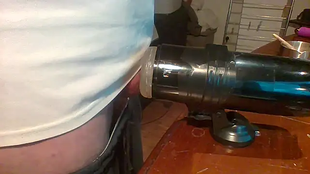 Snapshot of ludowrss chatting on 04/21/26, 09:50 ludowrss online show from 04/21/26, 09:50