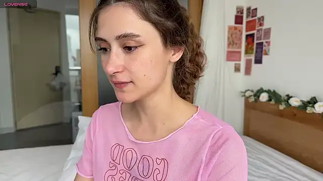 Snapshot of cutiemari chatting on 03/13/26, 04:19 cutiemari online show from 03/13/26, 04:19