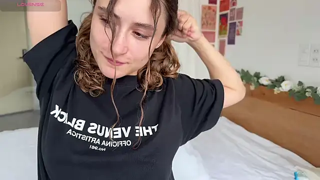 Snapshot of cutiemari chatting on 04/12/26, 04:50 cutiemari online show from 04/12/26, 04:50