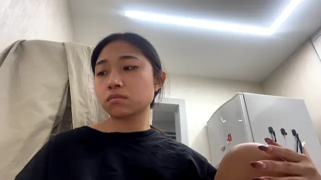 SweetMiaXO online show from 02/02/26, 10:08