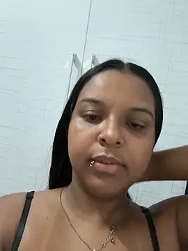 Snapshot of bella_255 chatting on 04/07/26, 01:00 bella 255 online show from 04/07/26, 01:00