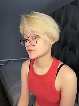 Snapshot of LuunaDorean chatting on 02/12/26, 07:58 LuunaDorean online show from 02/12/26, 07:58