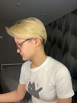 Snapshot of LuunaDorean chatting on 02/13/26, 06:20 LuunaDorean online show from 02/13/26, 06:20