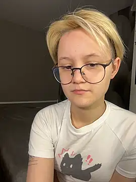 Snapshot of LuunaDorean chatting on 02/14/26, 11:23 LuunaDorean online show from 02/14/26, 11:23