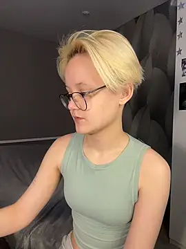 Snapshot of LuunaDorean chatting on 02/19/26, 06:31 LuunaDorean online show from 02/19/26, 06:31