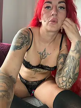 Snapshot of MrsRedFoxy chatting on 07/06/26, 11:18 MrsRedFoxy online show from 07/06/26, 11:18