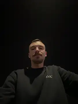 Snapshot of TheMaskShow chatting on 04/15/26, 08:09 TheMaskShow online show from 04/15/26, 08:09