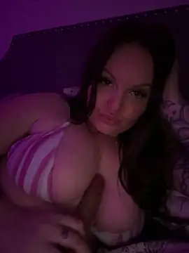 Snapshot of Elysiasecret chatting on 04/04/26, 04:00 Elysiasecret online show from 04/04/26, 04:00