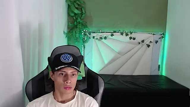 Snapshot of Didi_hard chatting on 03/26/26, 03:56 Didi hard online show from 03/26/26, 03:56