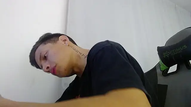 Snapshot of Didi_hard chatting on 04/16/26, 01:06 Didi hard online show from 04/16/26, 01:06