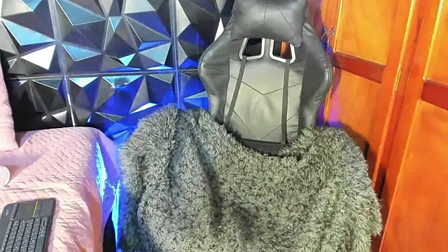 liia marin online show from 02/13/26, 04:08