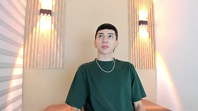 Snapshot of lian_cameron chatting on 02/05/26, 03:44 lian cameron online show from 02/05/26, 03:44