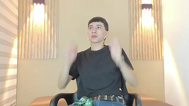 Snapshot of lian_cameron chatting on 02/17/26, 03:58 lian cameron online show from 02/17/26, 03:58